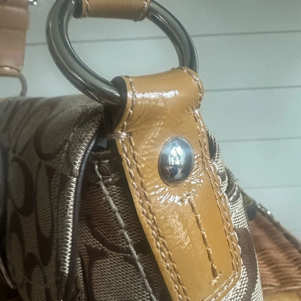 Coach Brown and Tan Signature SoHo Buckle Shoulder Bag y2k d1067-f15668 - Picture 11 of 16